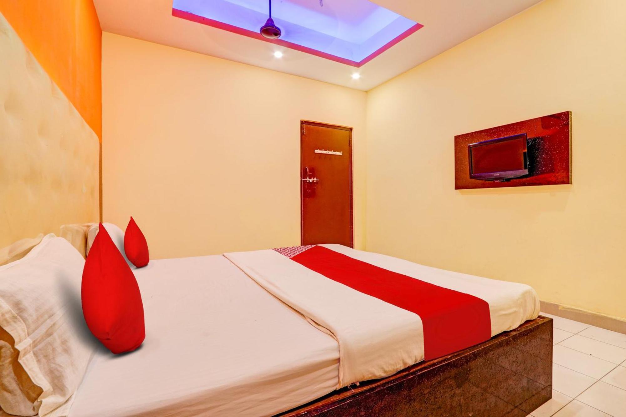 Oyo Flagship Hotel Samruddhi Lodge Nirmal  Extérieur photo