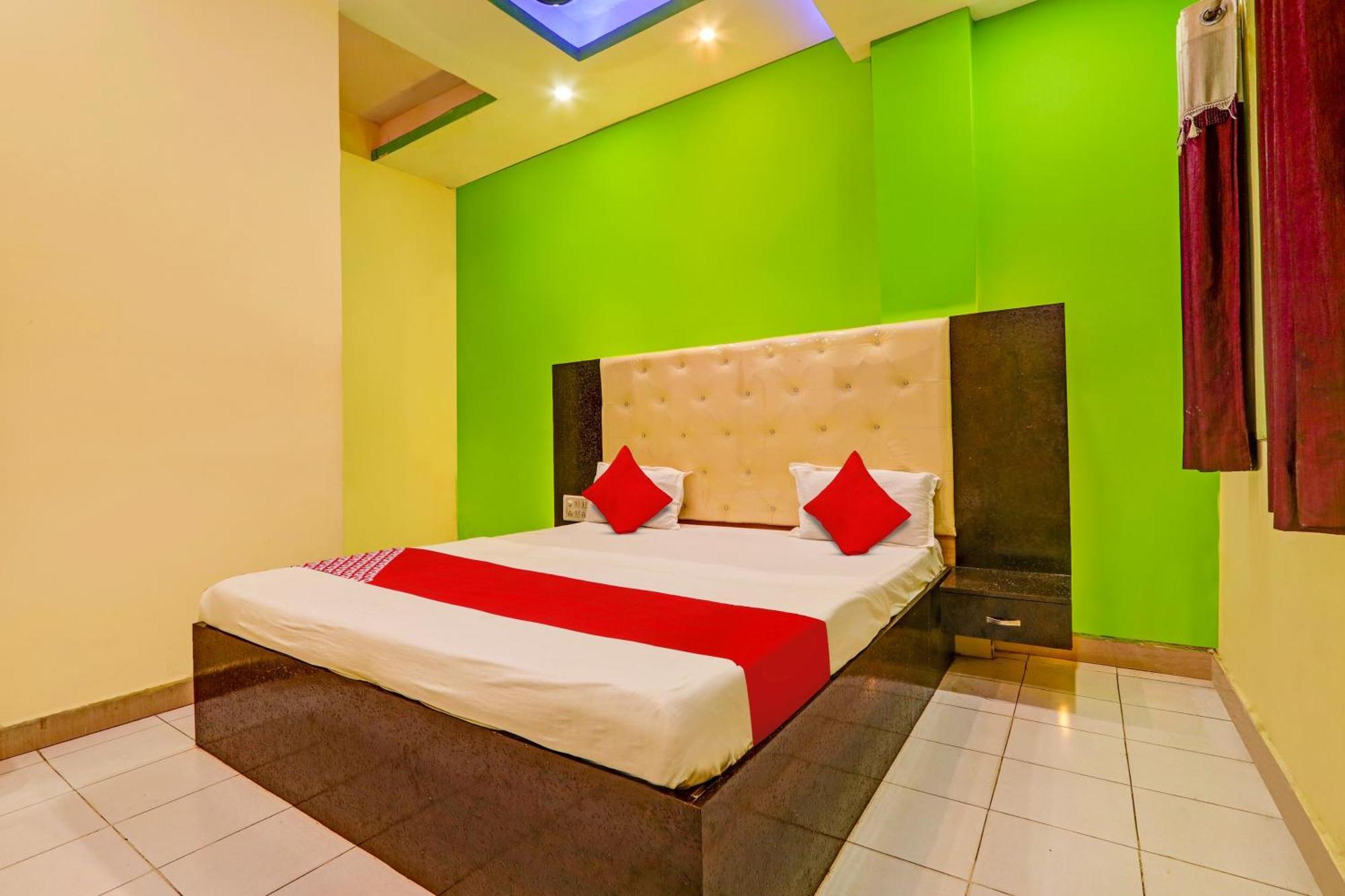 Oyo Flagship Hotel Samruddhi Lodge Nirmal  Extérieur photo