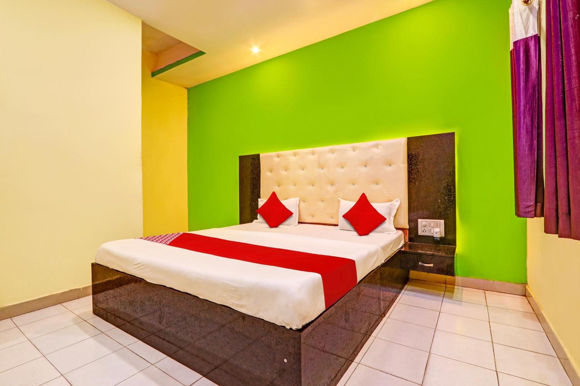 Oyo Flagship Hotel Samruddhi Lodge Nirmal  Extérieur photo