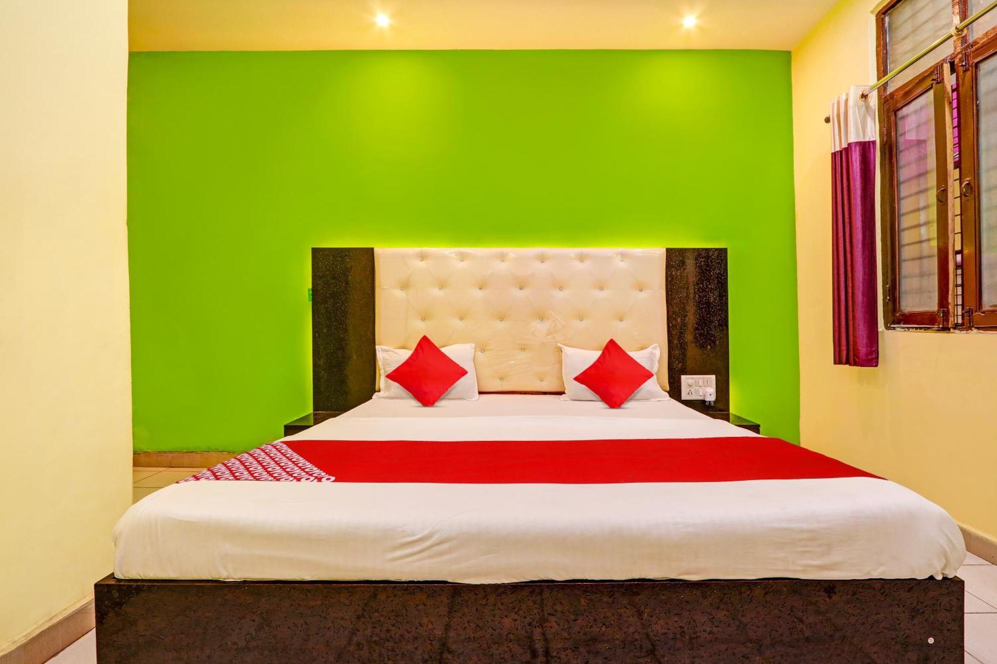 Oyo Flagship Hotel Samruddhi Lodge Nirmal  Extérieur photo