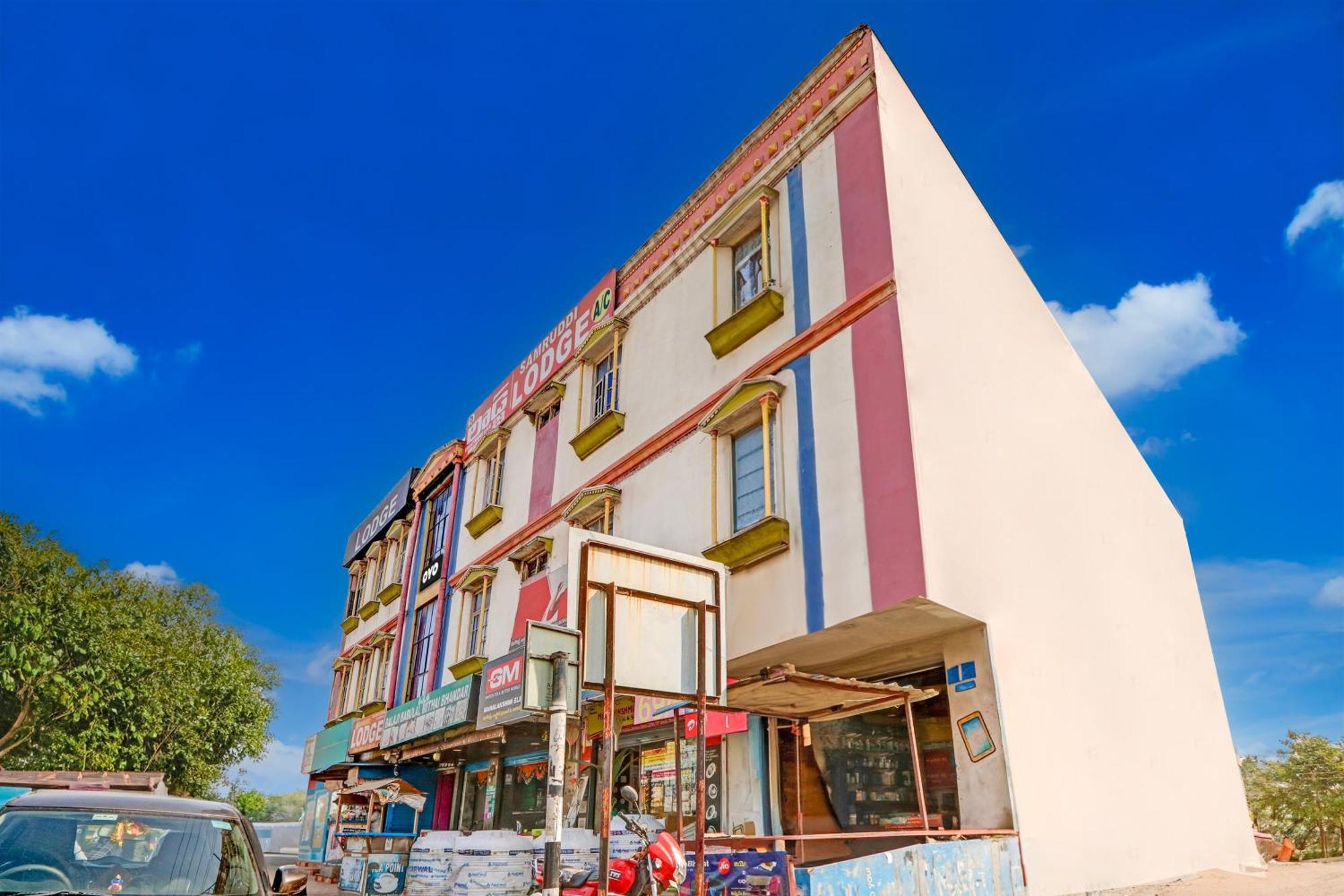 Oyo Flagship Hotel Samruddhi Lodge Nirmal  Extérieur photo