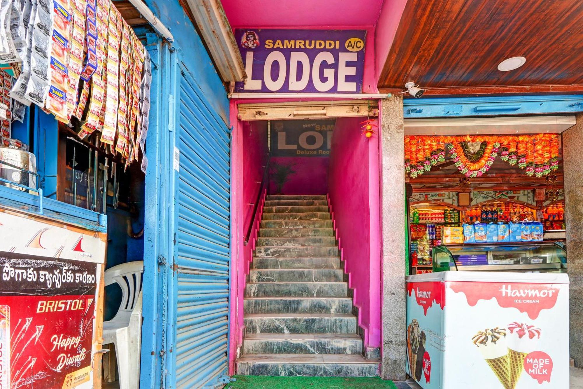 Oyo Flagship Hotel Samruddhi Lodge Nirmal  Extérieur photo