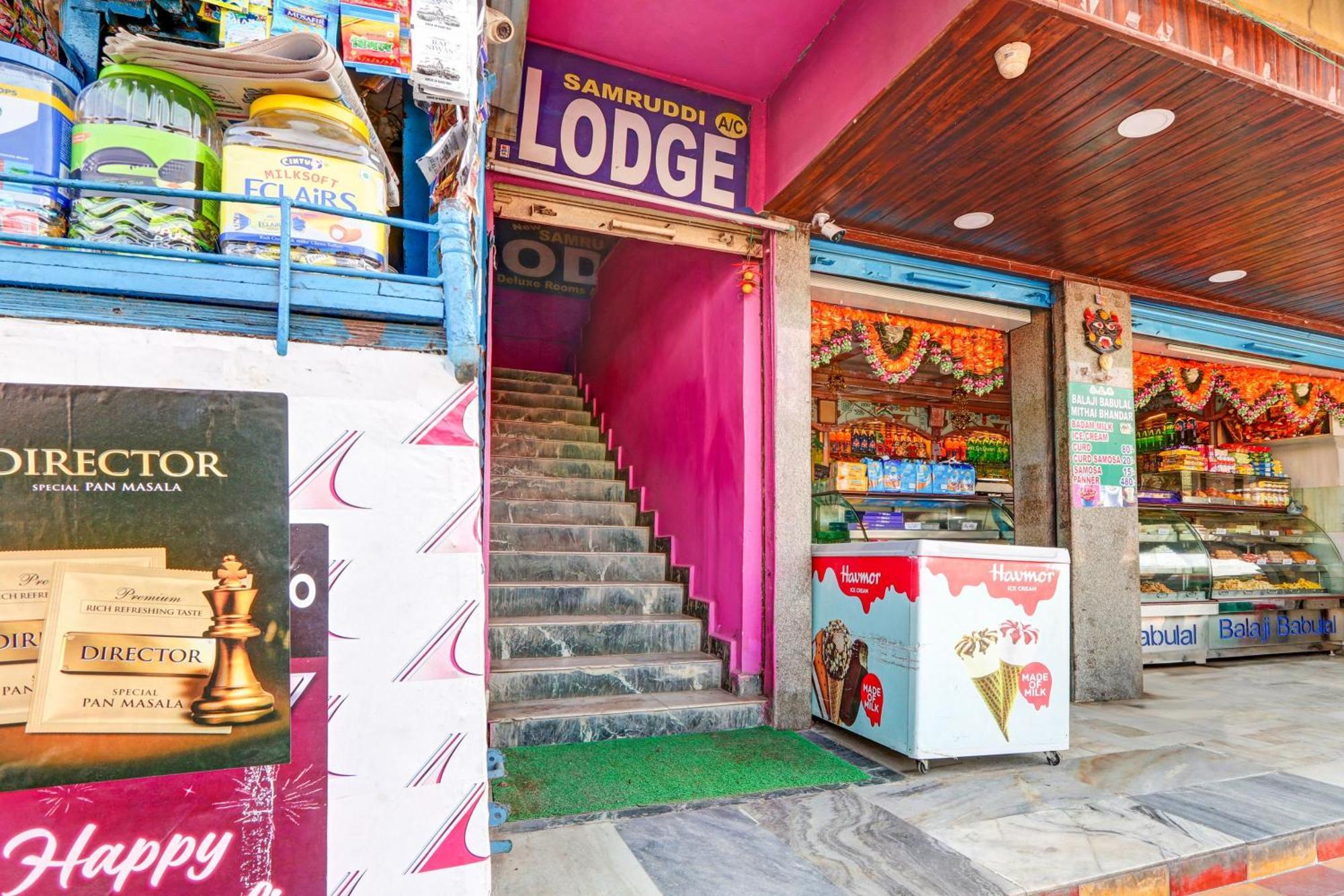 Oyo Flagship Hotel Samruddhi Lodge Nirmal  Extérieur photo