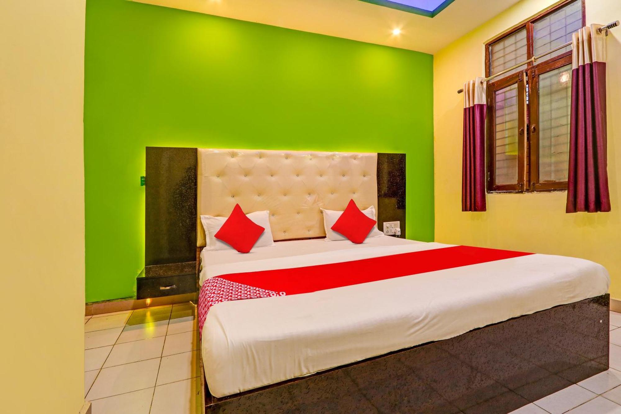 Oyo Flagship Hotel Samruddhi Lodge Nirmal  Extérieur photo
